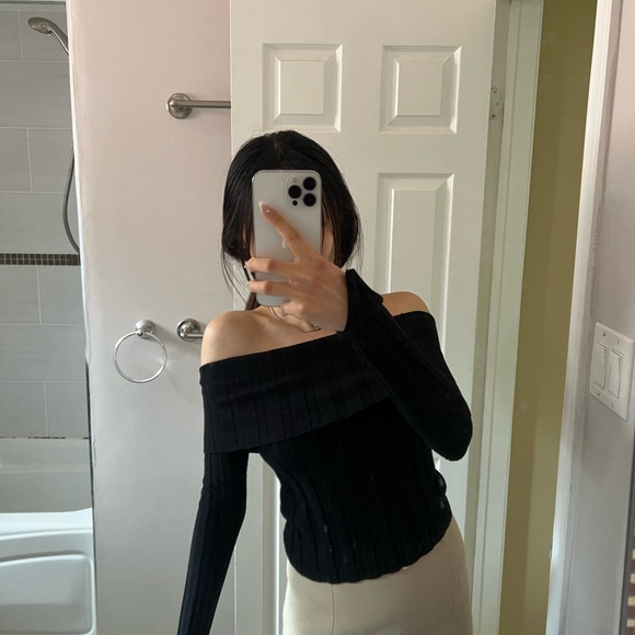 black Zara off the shoulder sweater - Picture 2 of 4
